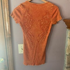 Winged back, orange shirt